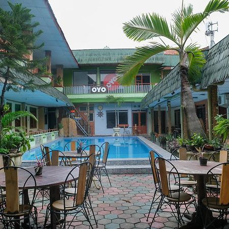 Oyo 585 Hotel Perwita Sari Yogyakarta Exterior photo