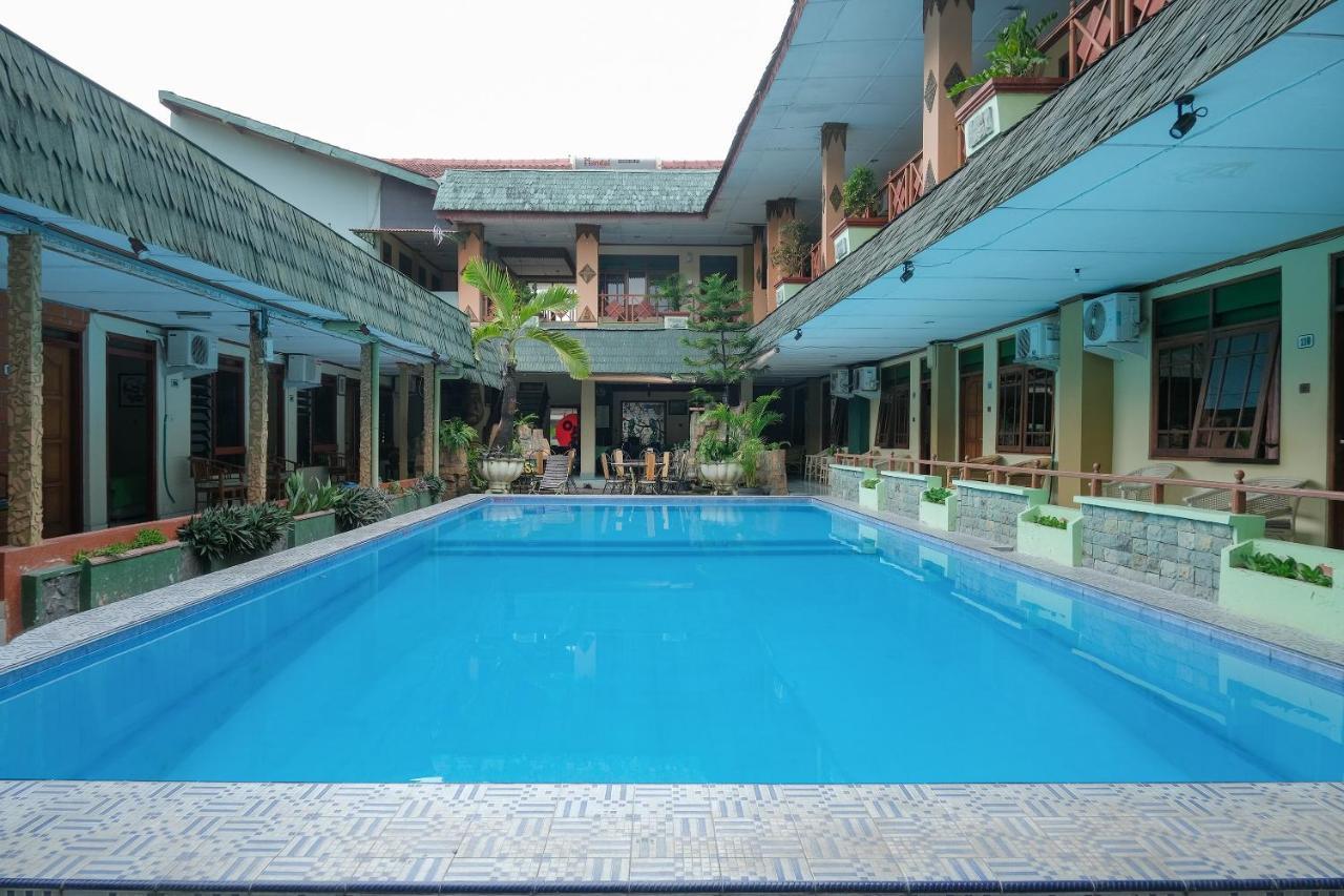 Oyo 585 Hotel Perwita Sari Yogyakarta Exterior photo