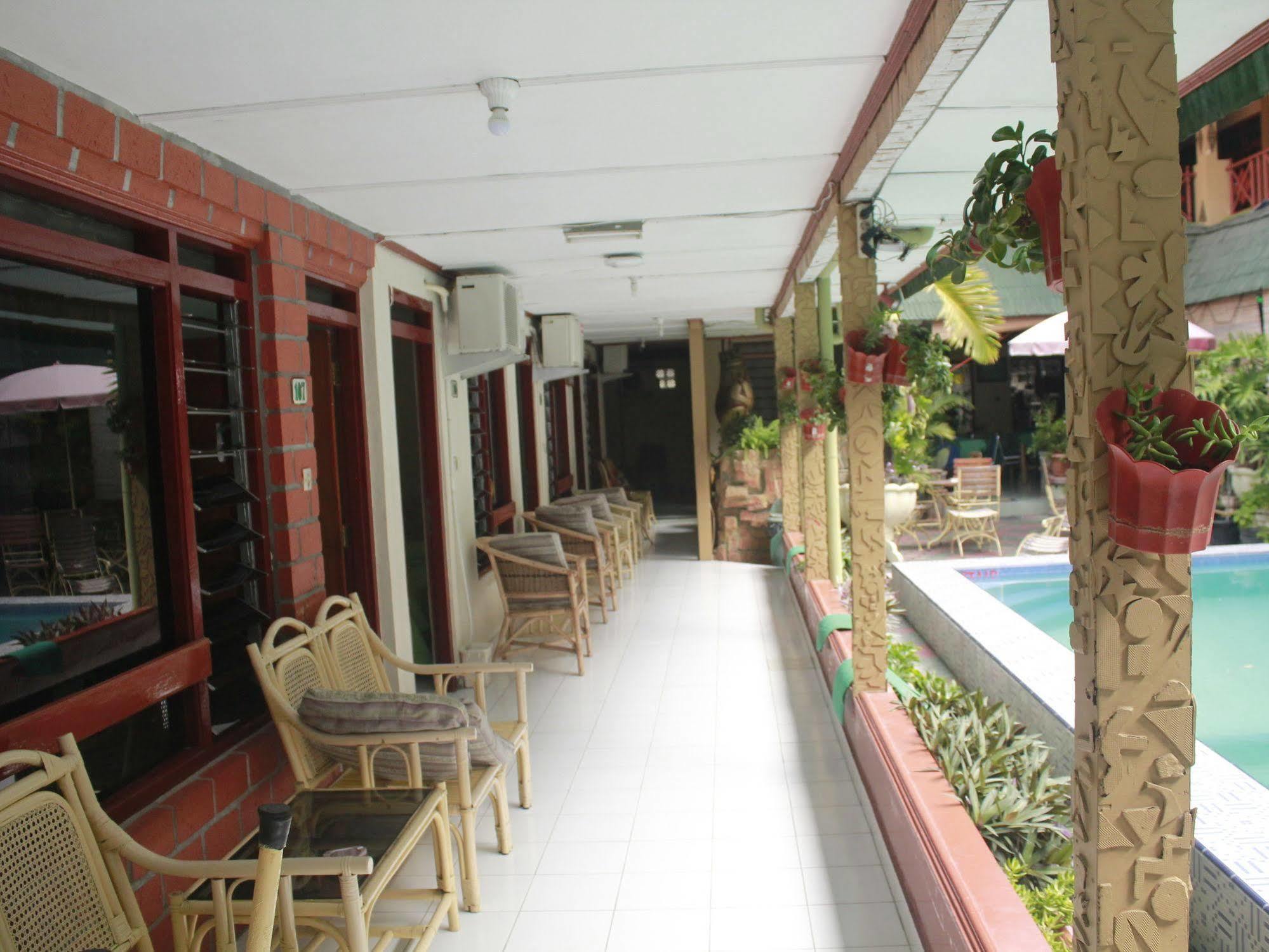 Oyo 585 Hotel Perwita Sari Yogyakarta Exterior photo