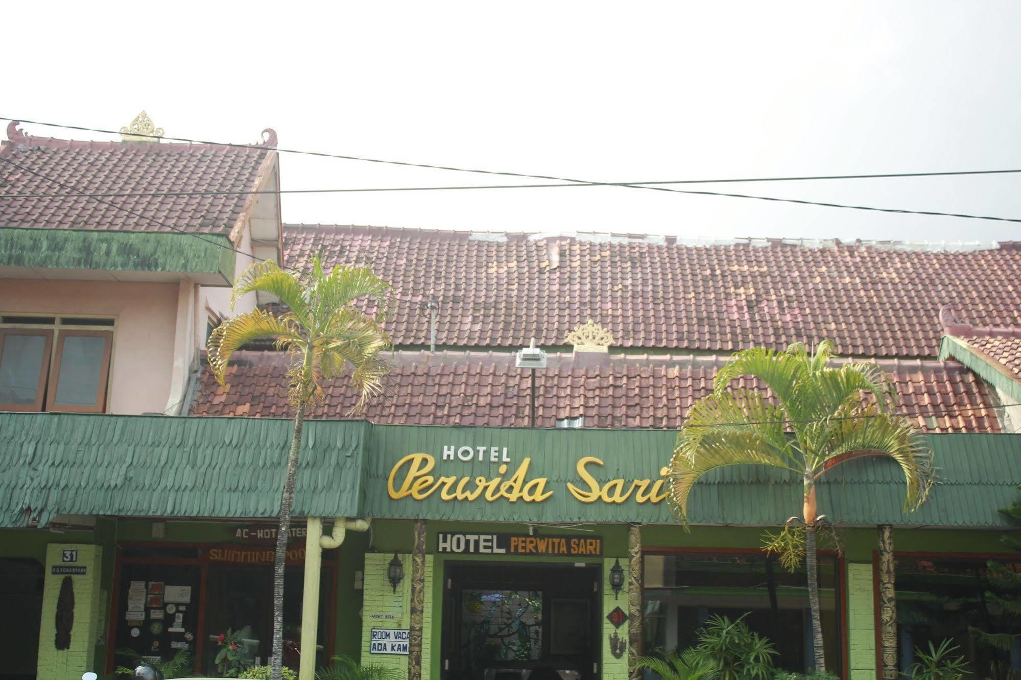 Oyo 585 Hotel Perwita Sari Yogyakarta Exterior photo