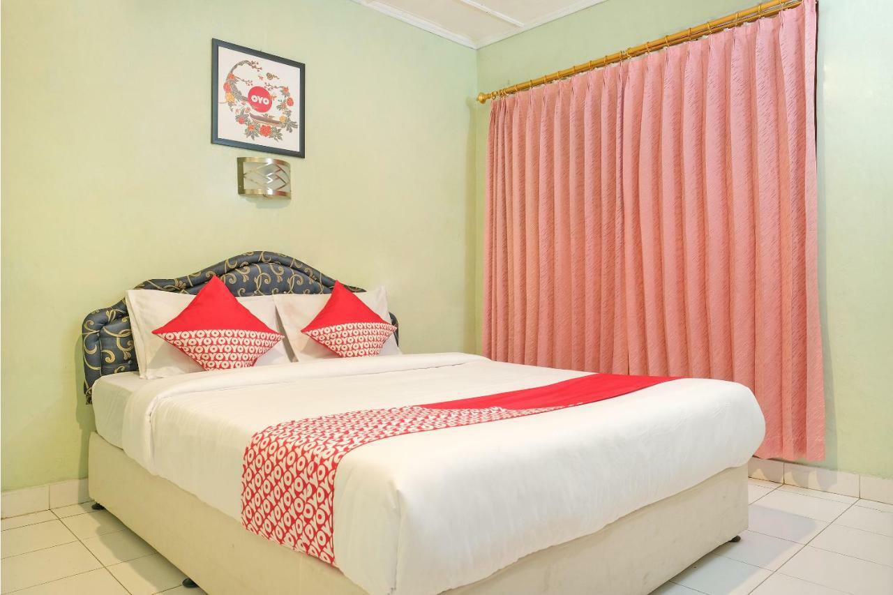 Oyo 585 Hotel Perwita Sari Yogyakarta Exterior photo