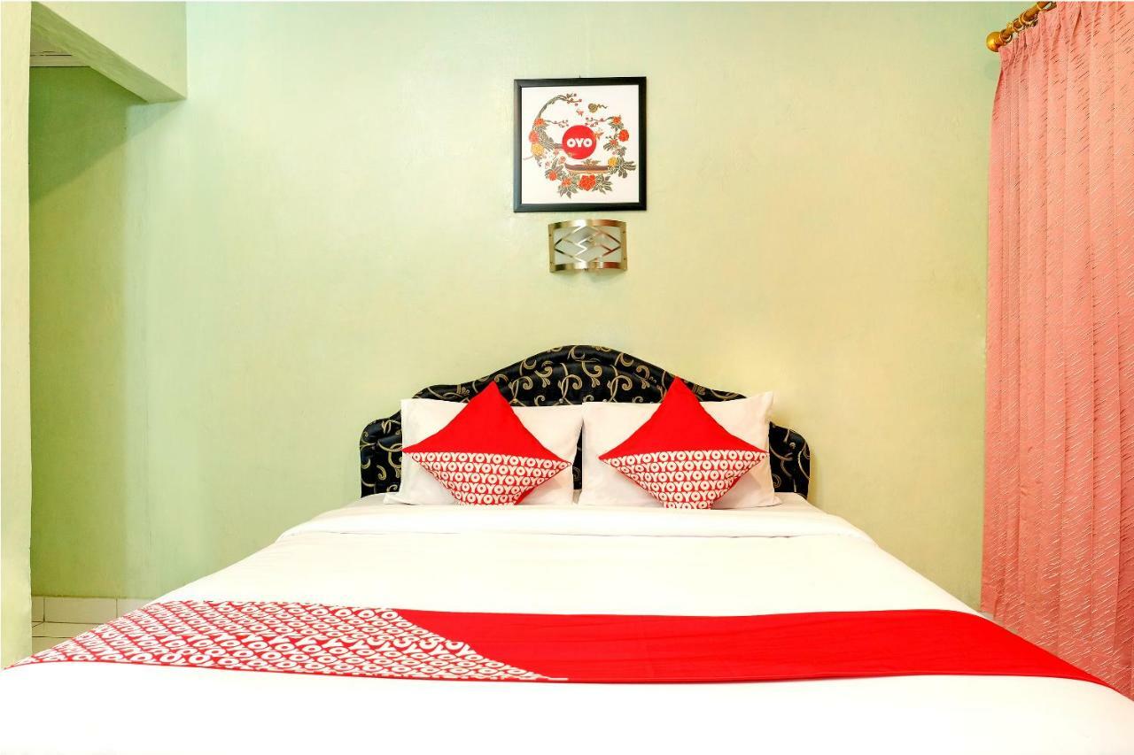 Oyo 585 Hotel Perwita Sari Yogyakarta Exterior photo