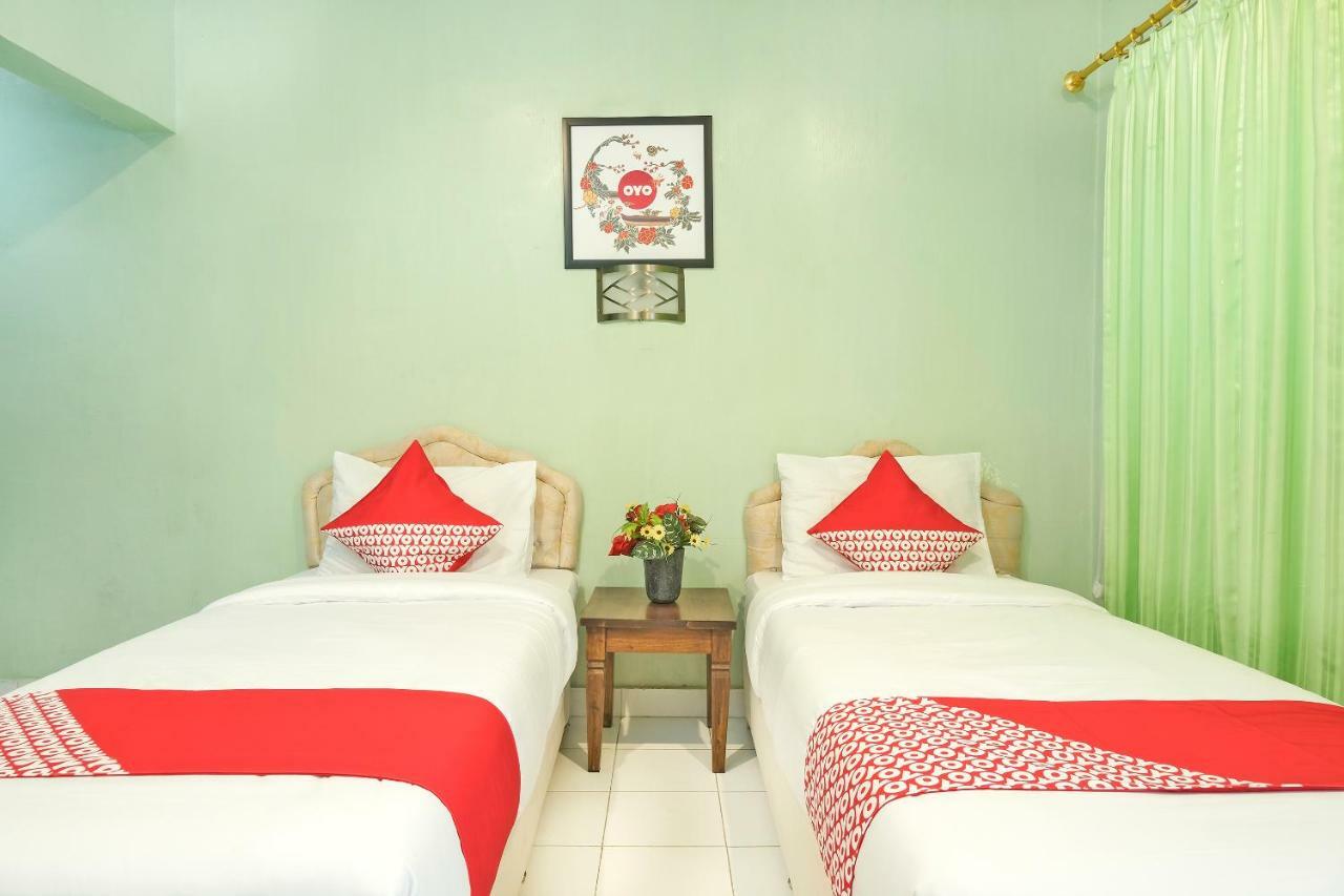Oyo 585 Hotel Perwita Sari Yogyakarta Exterior photo